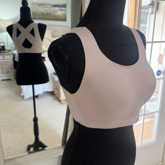 Lululemon Cross Chill Bra 34D Light Beige Wireless Sculpted Crossback- EUC! - Picture 2 of 9